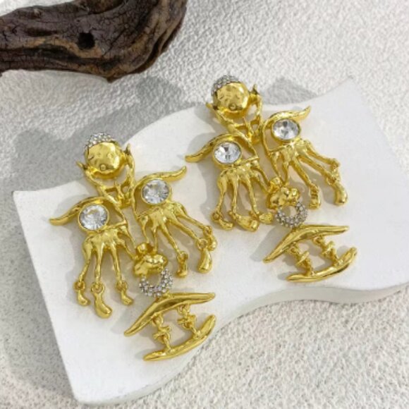 Schiaparelli Surrealist Inspired Large Statement Earrings Gold Designer … - Picture 7 of 13